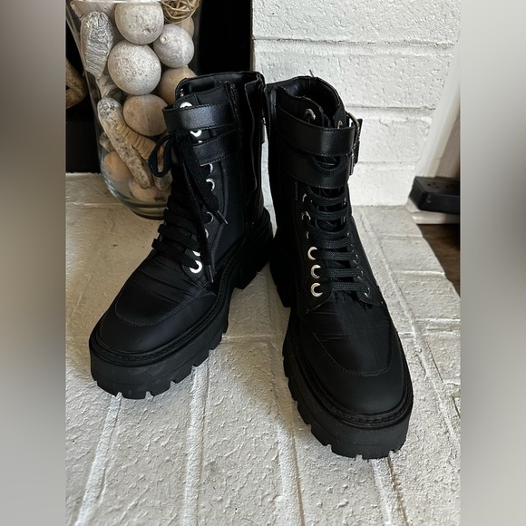 ZARA QUILTED NYLON LOW HEEL ANKLE BOOTS Size 7 - Picture 4 of 11